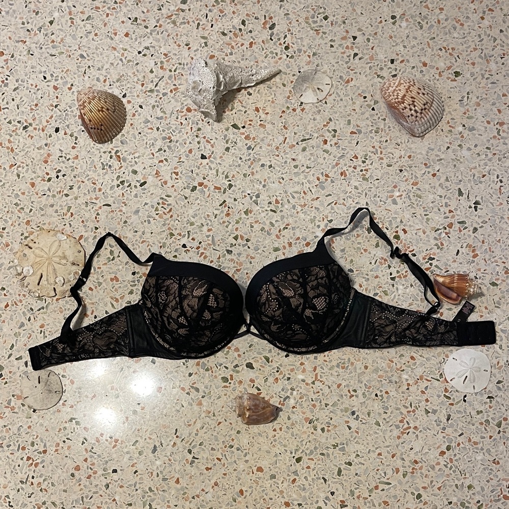 Victoria's Secret BOMBSHEL Black Lace Bra Size 36C